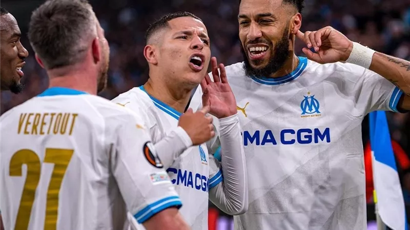 مارسيليا يسحق فياريال برباعيه نظيفه فى الدورى الأوروبي 