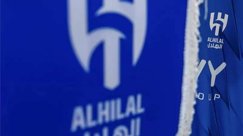 على مفترق الطرق: الهلال يسابق الزمن في صفقة التوقيع مع ظهير البرازيل