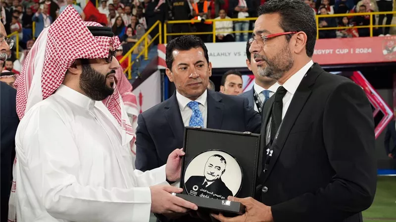 العامري فاروق يُكرم في نهائي كأس مصر.. جسد غائب وروح حاضرة