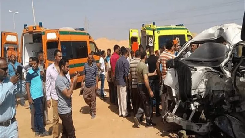 مصرع وإصابة 5 أشخاص جراء انقلاب سيارة بمحور الضبعة