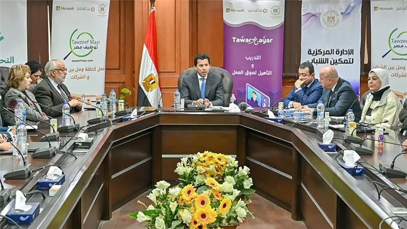 وزير الرياضة يلتقي عدد من مسئولي شركات القطاع الخاص لمناقشة فرص التوظيف بالمحافظات