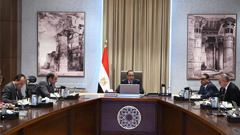 مدبولي يتابع موقف تطبيق منظومة الشحن المُسبق
