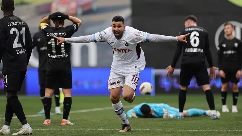 تريزيجيه يقود هجوم طرابزون أمام فاتح كاراجومروك بالدوري التركي 