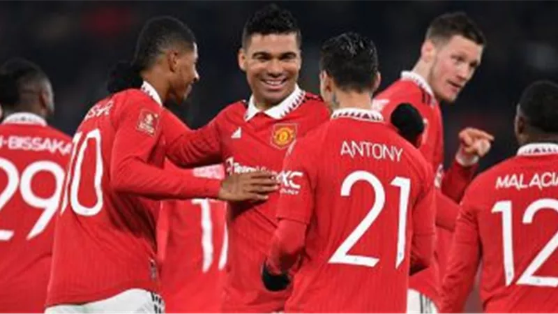 فيجورست يقود هجوم مانشستر يونايتد أمام ليدز يونايتد في الدوري الإنجليزي