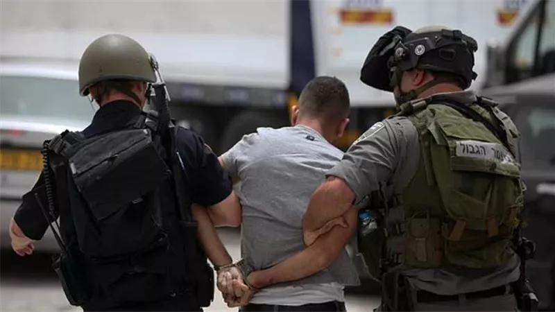 شؤون الأسرى: اعتقال 55 فلسطينيًا في الضفة الغربية