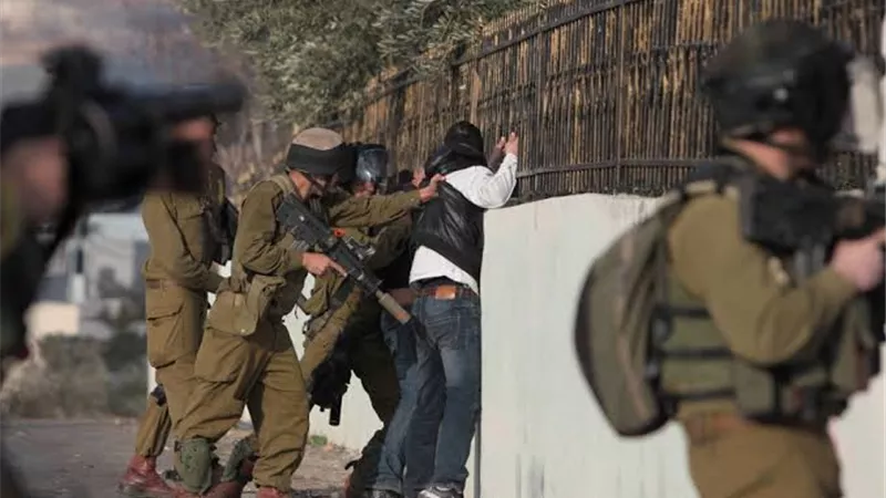 الكيان الصهيوني يشن حملات اعتقالات وتنكيل في الضفة الغربية