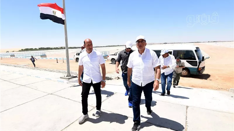 «مدبولي» يتفقد مشروع الصرف الصحي المتكامل لمدينة سيوة