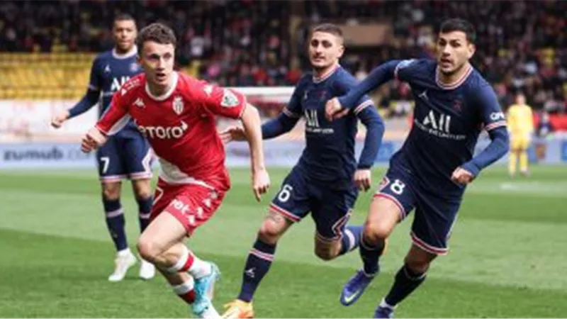 باريس سان جيرمان يخسر أمام ماناكو بثلاثية لهدف بالدوري الفرنسي