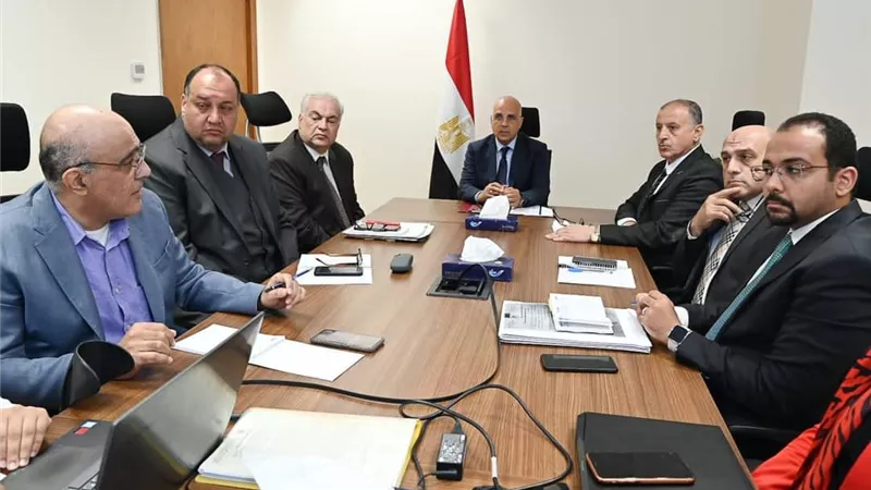  «سويلم» يتابع إجراءات التحول الرقمى بالهيئة العامة لمشروعات الصرف