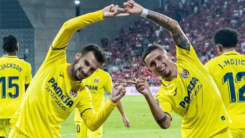 فياريال يفوز علي ريال بيتيس بثلاثيه في الدوري الإسباني 