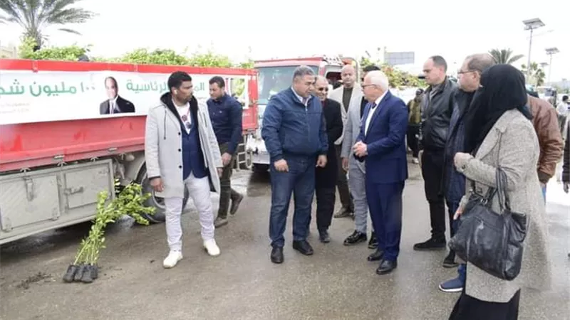 محافظ بورسعيد يستقبل ٧٠ ألف شجرة ضمن المبادرة الرئاسية