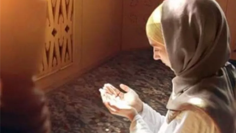 أذكار ما بعد الصلاة كما وردت عن النبي.. باب من أبواب اللجوء إلى الله