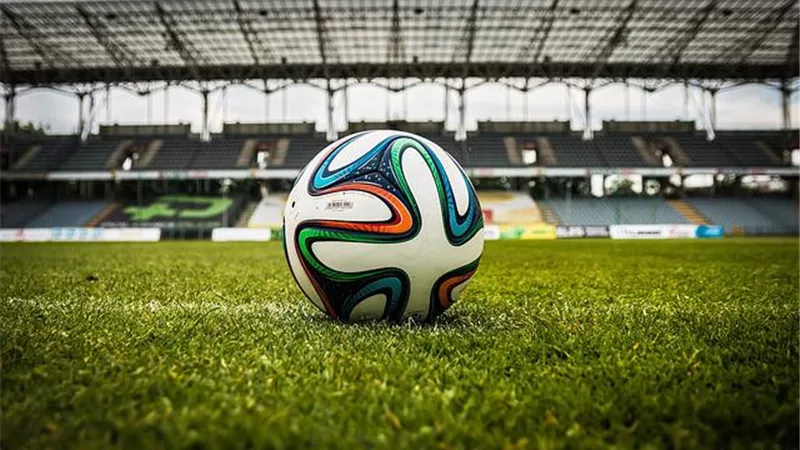 أبرزهم الزمالك ضد المريخ السوداني.. مواعيد مباريات اليوم الجمعة والقنوات الناقلة