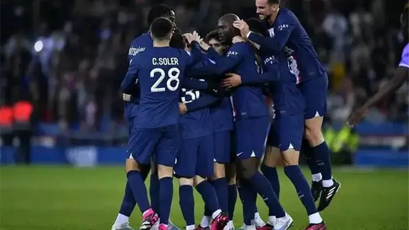 الإصابة تبعد نجم باريس سان جيرمان عن مواجهة ليل بالدوري الفرنسي