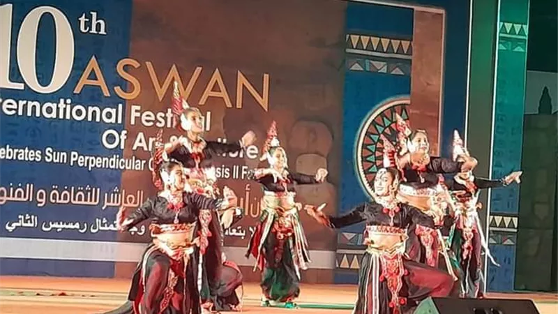 السمسمية والأراجيد والتنورة تبهر جماهير مهرجان أسوان الدولي في يومه الثاني