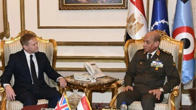الفريق أول محمد زكي يلتقي نظيره البريطاني