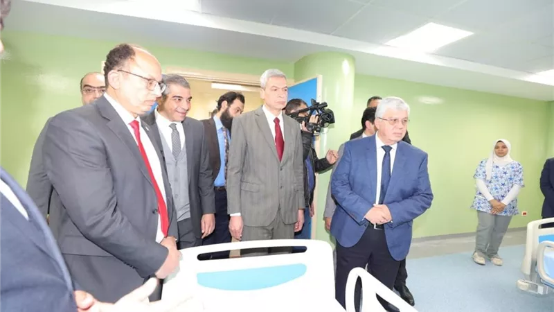 وزير التعليم العالي ورئيس جامعة حلوان يفتتحان المرحلة النهائية لأعمال تطوير مستشفى بدر
