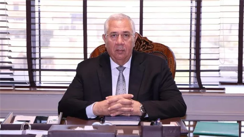 «القصير» الإفراج عن 119 ألف طن اعلاف