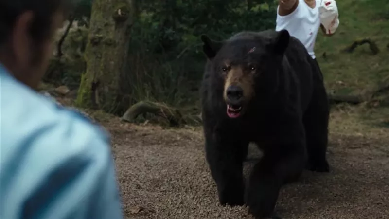 البطل توفي قبل عرض الفيلم.. تعرف على موعد طرح فيلم Cocaine Bear