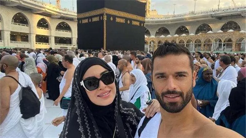 ميرنا نور الدين تؤدي مناسك العمرة برفقة زوجها