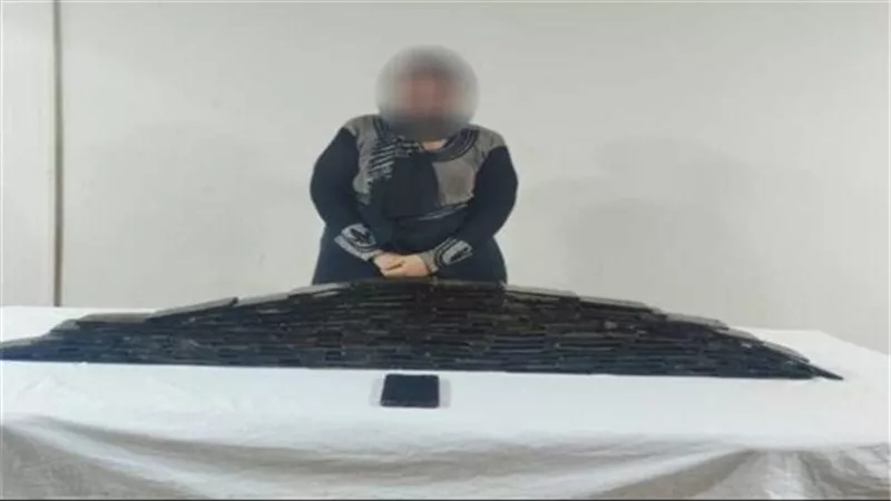 بحوزتها 15 كيلو حشيش.. سقوط أخطر تاجرة كيف في بولاق الدكرور