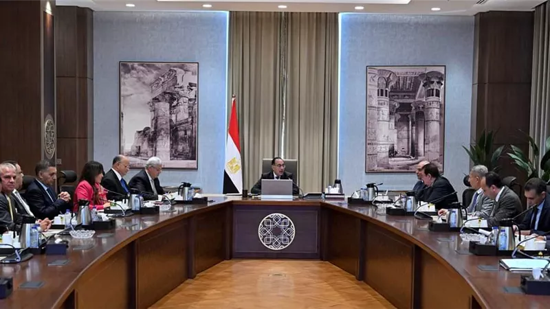 رئيس الوزراء يتابع مستجدات مشروع تطوير الهوية البصرية للطريق الدائري
