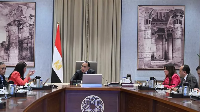 «مدبولي» يتابع مع المشاط جهود تعزيز الشراكات الإنمائية مع مجموعة البنك الدولي