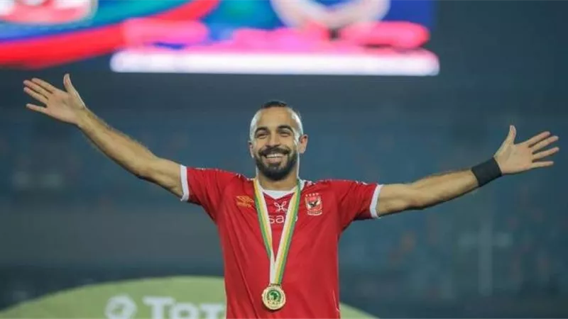 بعد جلسة استغرقت خمس دقايق الأهلي يجدد عقد أفشة