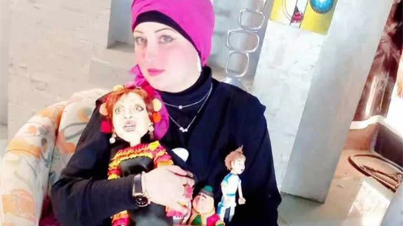 نجلاء رشدى تُبدع في تصميم العرائس بالفوم وتتميز بتشكيل الماريونيت