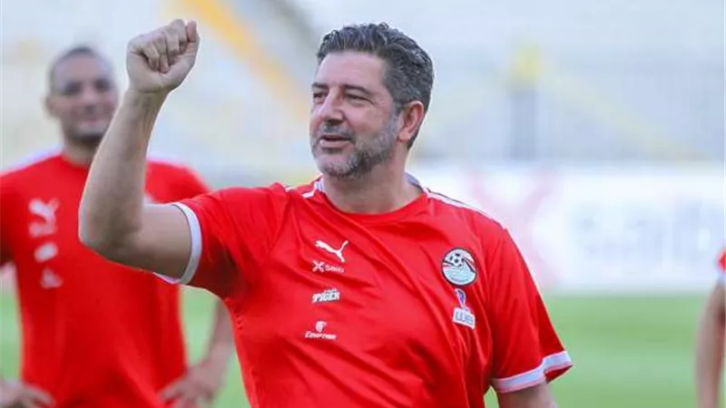 مدير منتخب مصر يرد على إشاعات تعاقد فيتوريا مع الأهلي السعودي