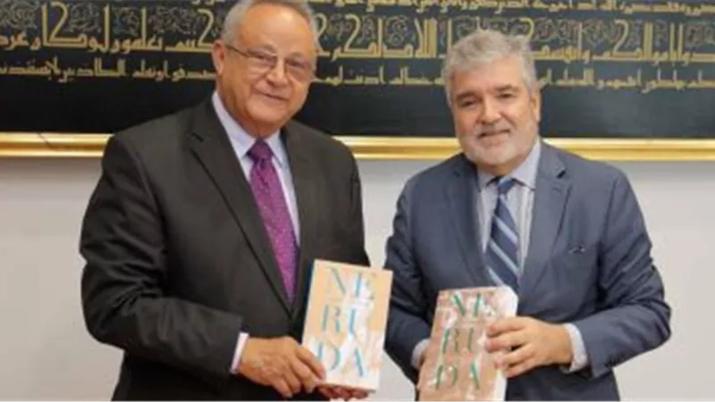 سفير تشيلي يهدي جامعة الإسكندرية أبرز أعمال الأدباء والشعراء