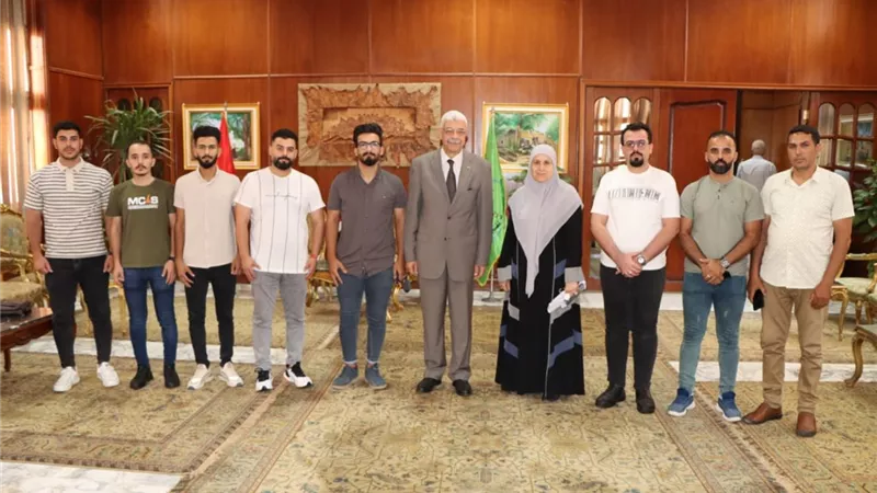 رئيس جامعة المنوفية يستقبل طلاب الجامعات العربية الوافدين من العراق