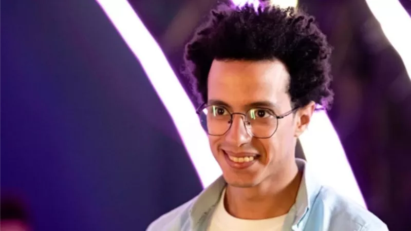 طه الدسوقي شقيق أحمد أمين بمسلسل الصفارة
