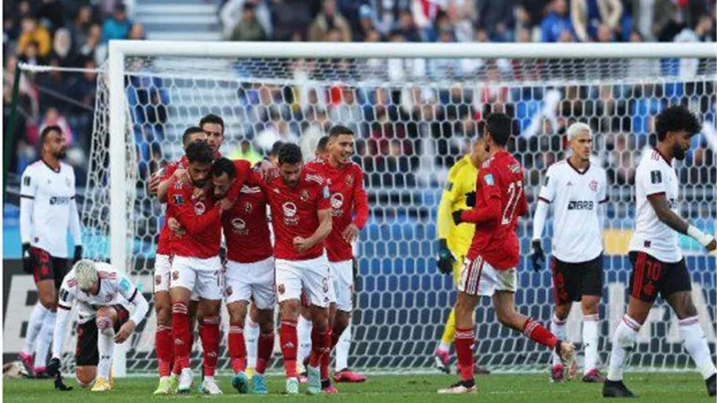 الكبار تتصارع لضم المهاجم الإفريقي