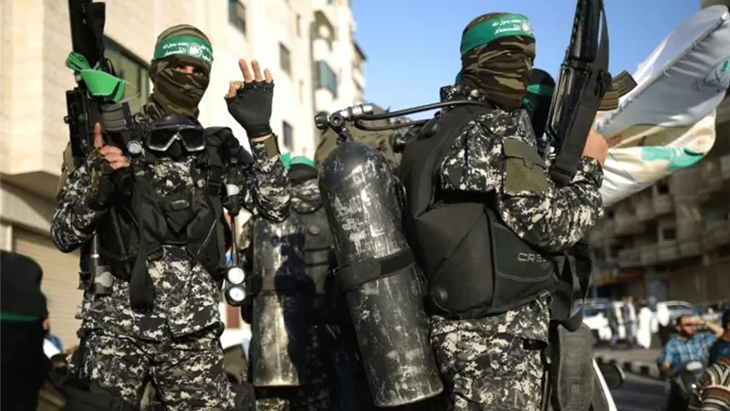 بالفيديو كتائب القسام توثق من جديد لحظة هجومها على دبابات وآليات إسرائيلية