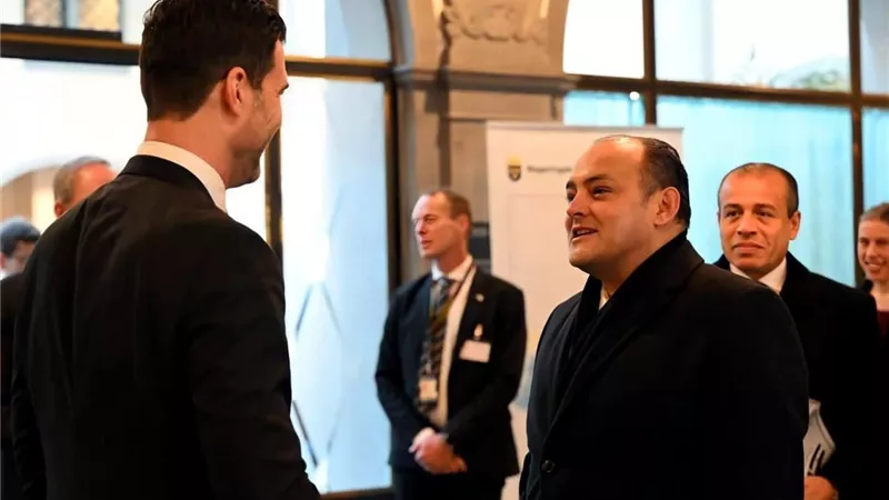 وزير التجارة يزور شركة إيريكسون العالمية لاستعراض فرص ومقومات الاستثمار