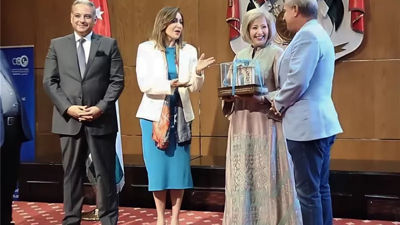 تكريم الامير اباظة في مهرجان جرش