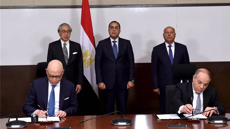 رئيس الوزراء يشهد مراسم توقيع عقدين.. تفاصيل