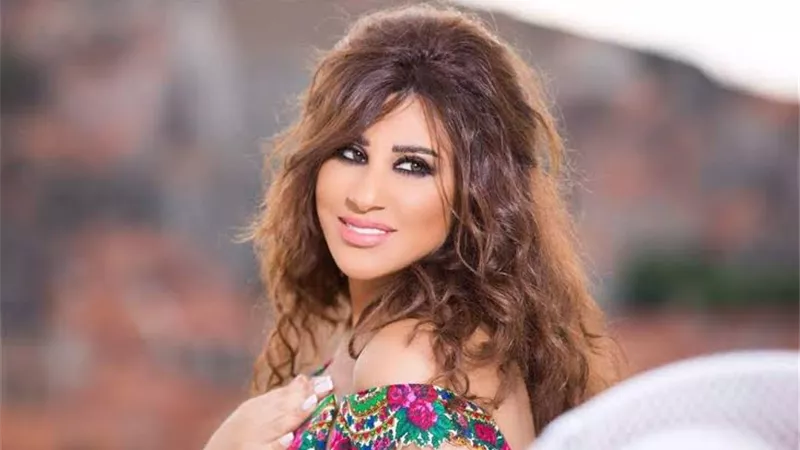 استعدادًا لحفلتها.. نجوى كرم في رحلة إلى دبي