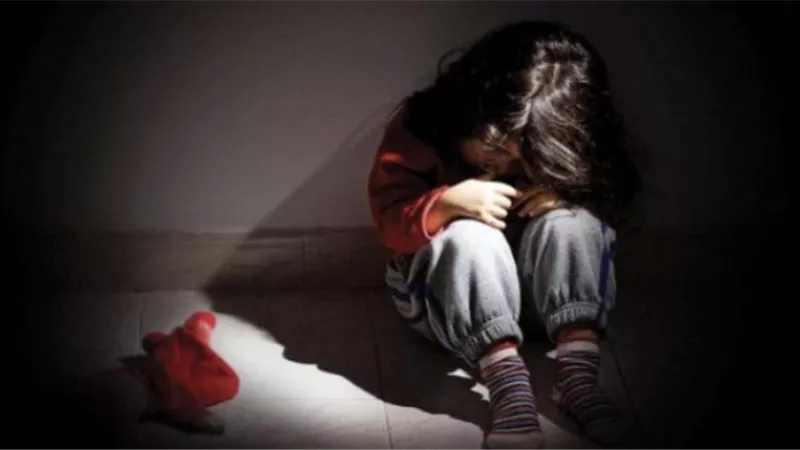 لامس أجزاء من جسدها.. المشدد لعاطل هتك عرض طفلة في عين شمس