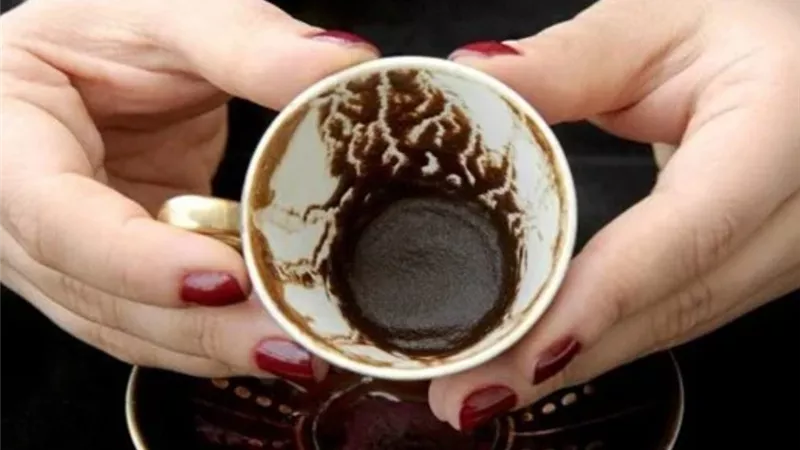 تعرف على حكم قراءة الفنجان والكف في الدين 