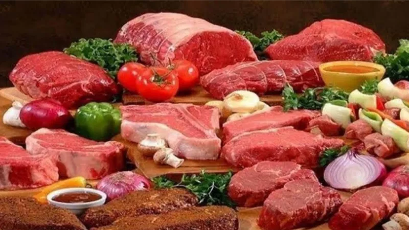 إرتفاع أسعار الدواجن وتباين اللحوم والأسماك بالأسواق التجارية