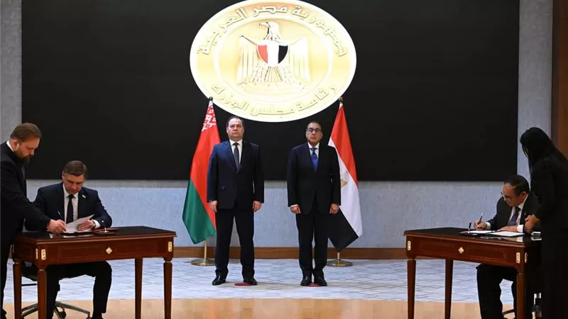 مدبولي ونظيره البيلاروسي يشهدان مراسم توقيع اتفاق لتعزيز التجارة