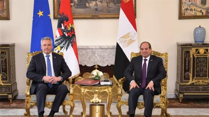على هامش القمة المصرية الأوروبية.. السيسي يستقبل المستشار النمساوي 