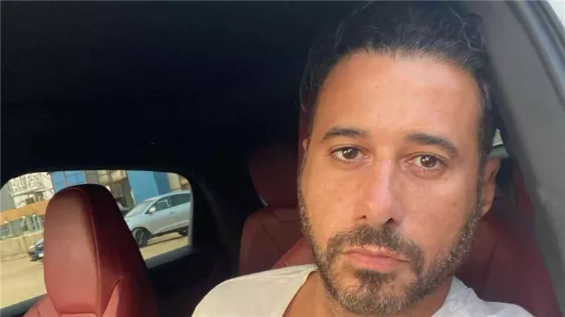 أحمد السعدني أول الحاضرين في عزاء عصام الشماع