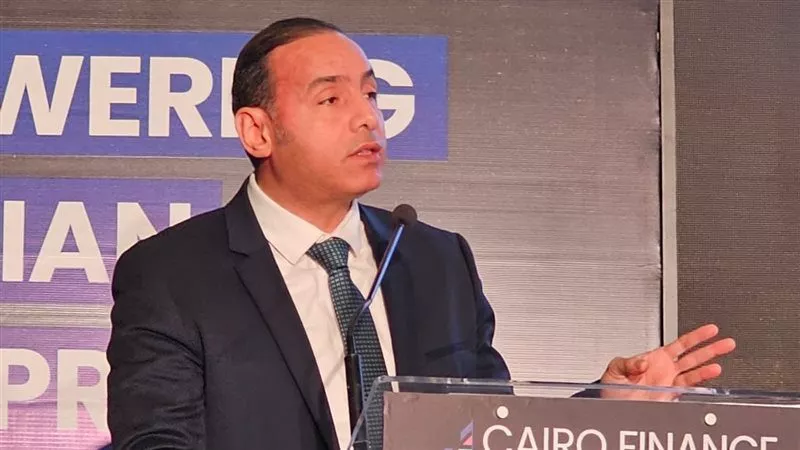 على هامش قمة القاهرة المالية ..