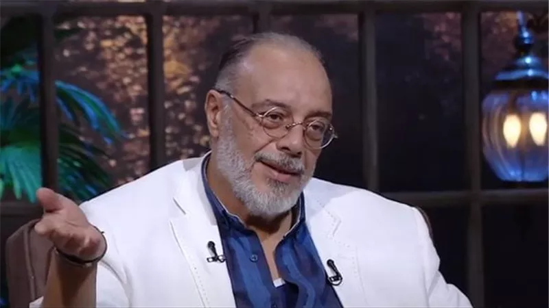 نجوم الفن يتوافدون على عزاء عصام الشماع