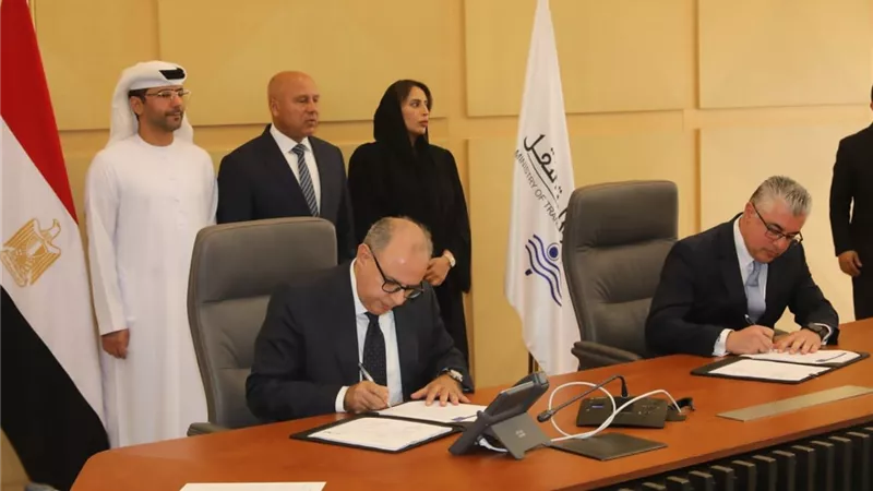 تفاصيل.. وزير النقل يشهد توقيع مجموعة من الاتفاقيات