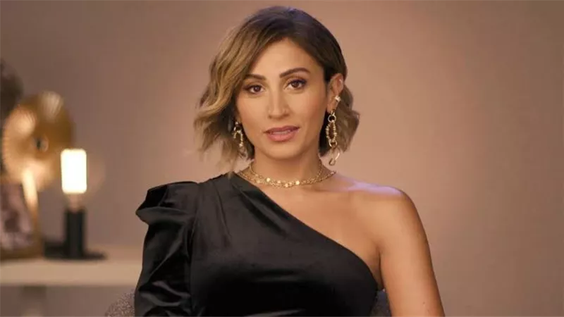 دينا الشربيني تُشيد بوالدتها الراحلة: جميلة وبتحب الحياة