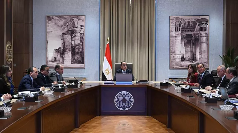 مدبولي يتابع موقف تطبيق منظومة الشحن المسبق
